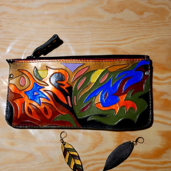 Handmade Genuine Leather clutch & earrings set - Picture 3 of 6